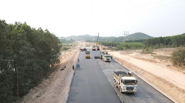 Việc bàn giao mặt bằng "xôi đỗ" ở Quảng Bình khiến nhà thầu dự án Cao tốc Vạn Ninh - Cam Lộ không thể thi công đúng kế hoạch đề ra.