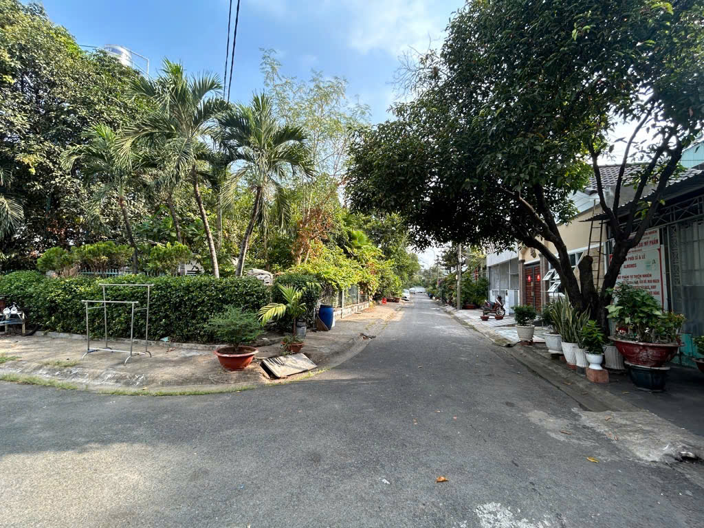 Nhà 2 mặt tiền gần chợ Khiết Tâm 87.7m² – ô tô tránh – view công viên – chỉ 5.2 tỷ (2PN)