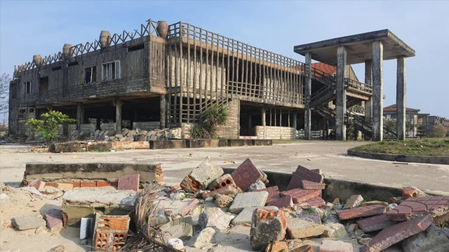 Dự án KDL Thiên Đàng hoang tàn sau hơn 10 năm ngừng hoạt động. Ảnh: Nguyễn Ngọc